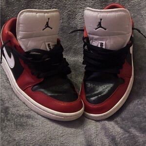 Jordan 1 low chicago